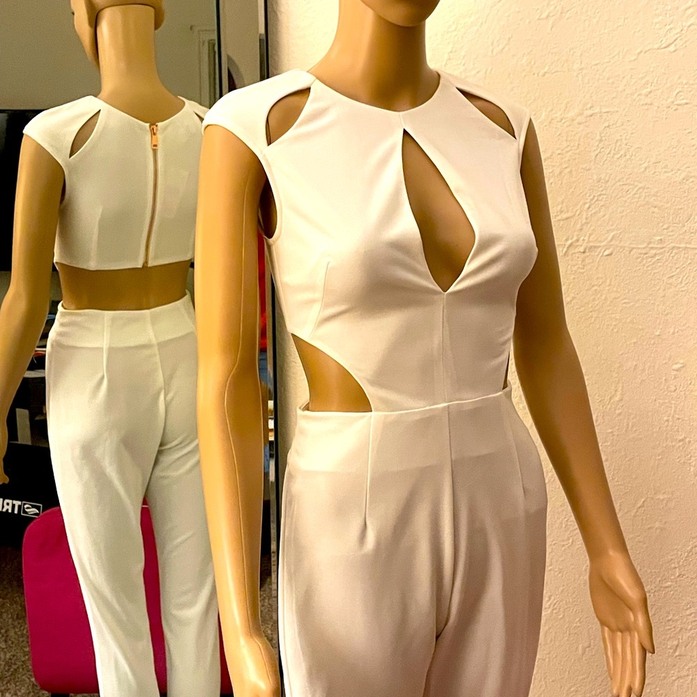 Jumpsuit with cutouts 📐🤍🪞
